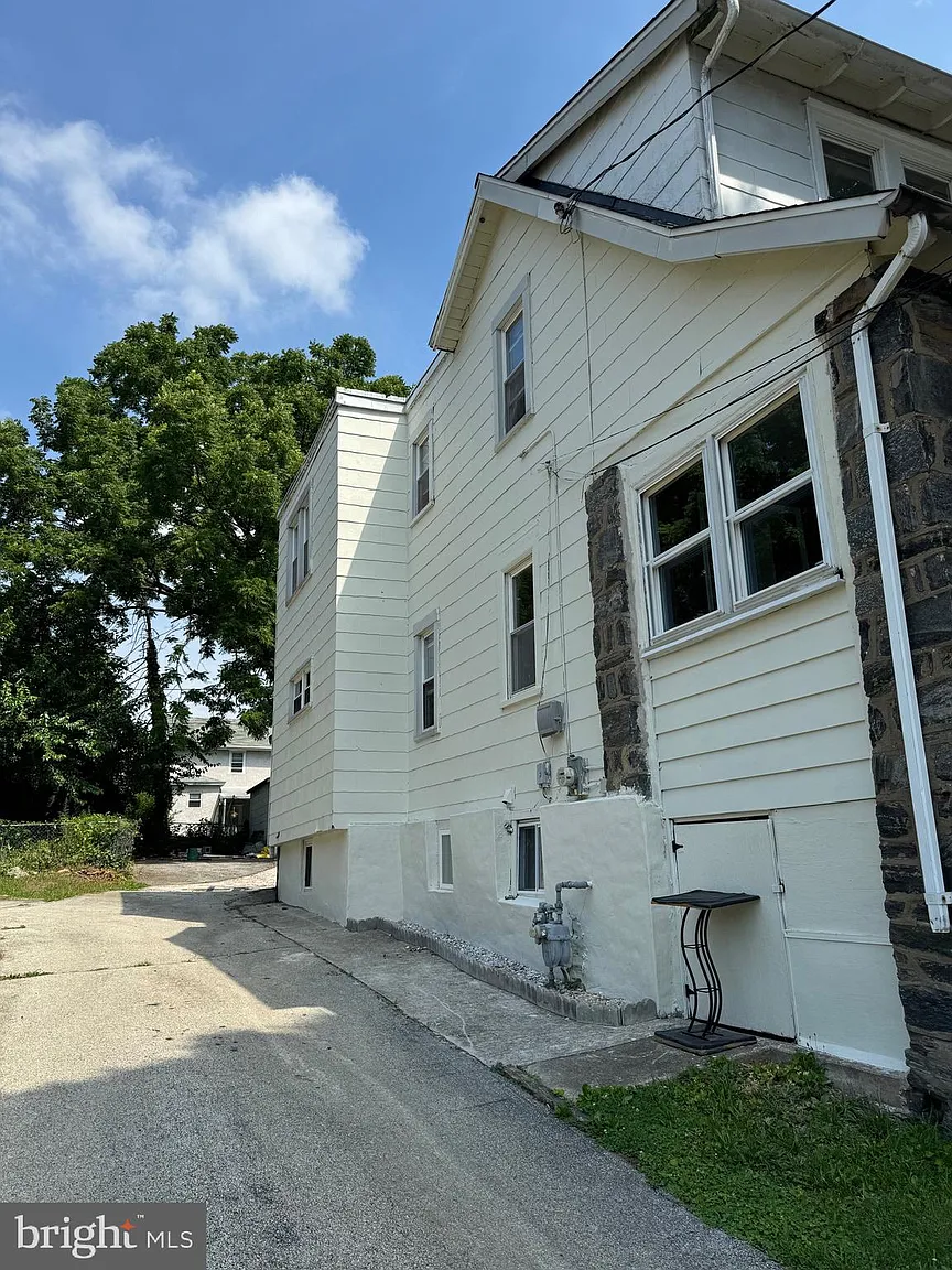 314 S Fairview Ave photo 1