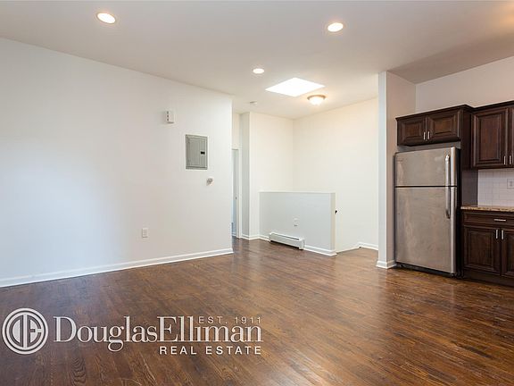 2nd image of 720 Jefferson Ave #2