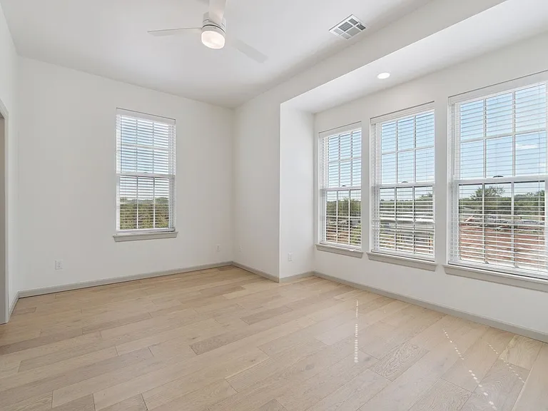 18835 Selah Way — Photo 29