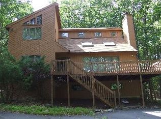 143 Bellingham Dr, Bushkill, PA 18324