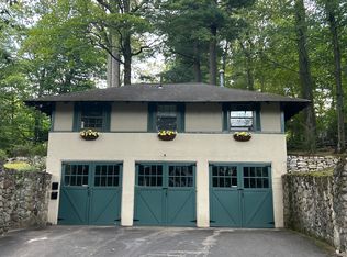 11 Beveridge Rd, Mahwah, NJ 07430