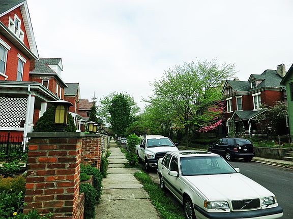 4th image of 952 Franklin Ave