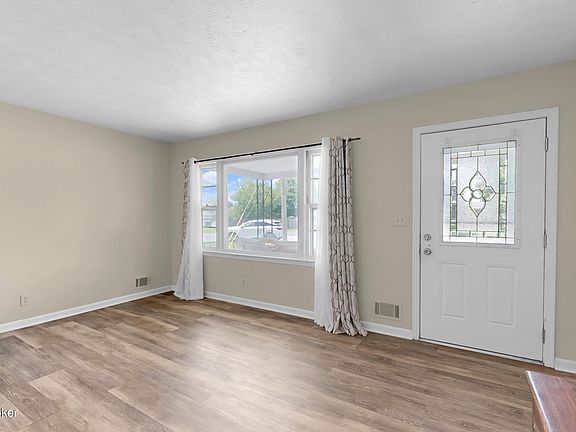 5th image of 7307 Feyhurst Dr