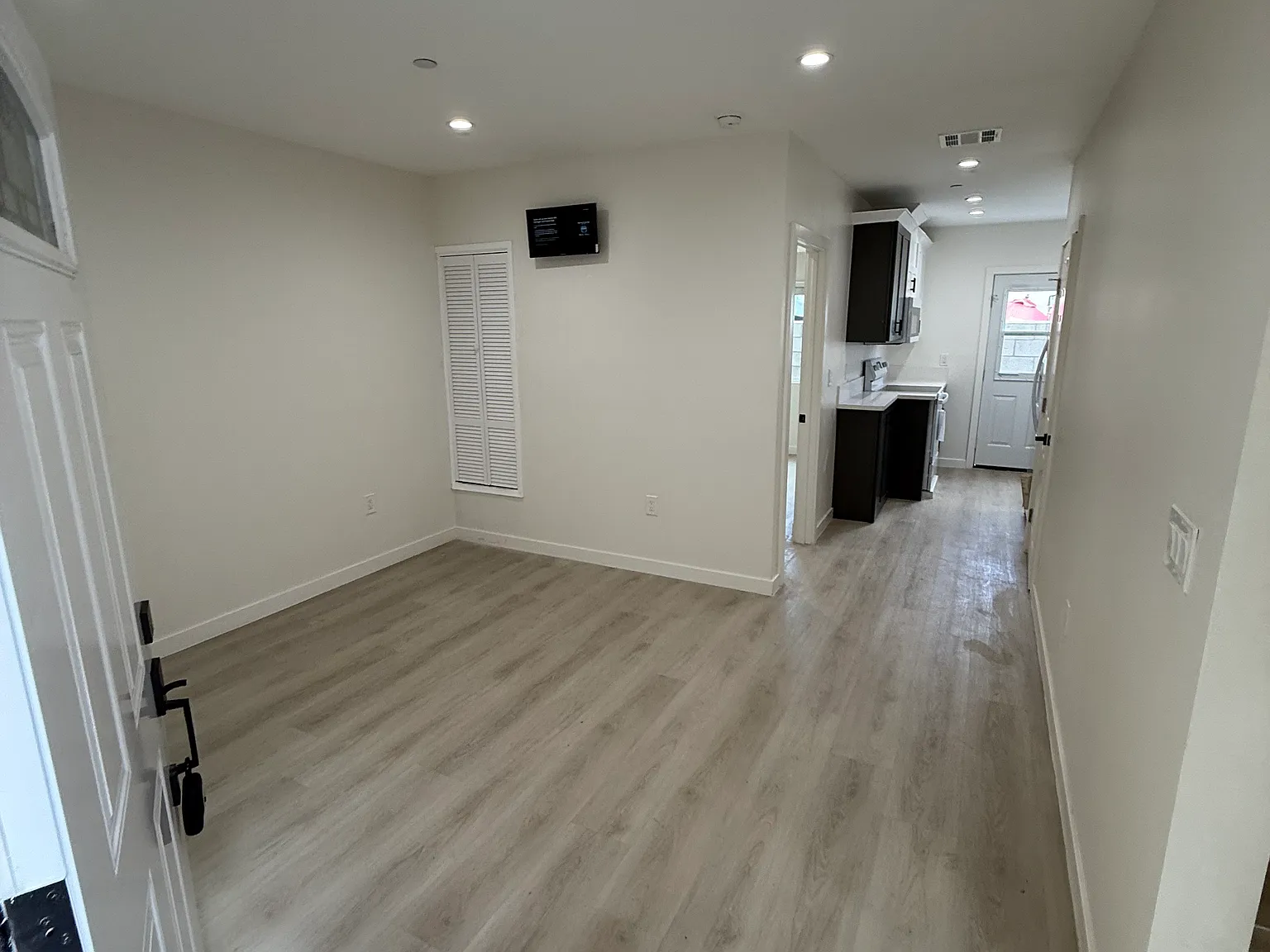 8216 Bell Ave — Photo 3