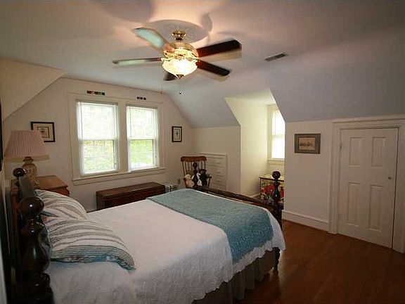 5th image of 127 Villa Rd