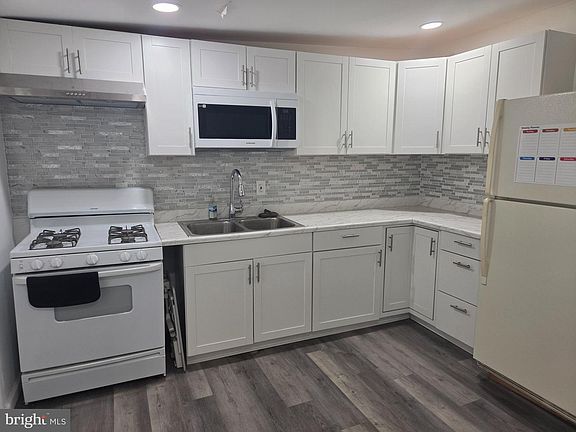 5th image of 3049 N Lawrence St
