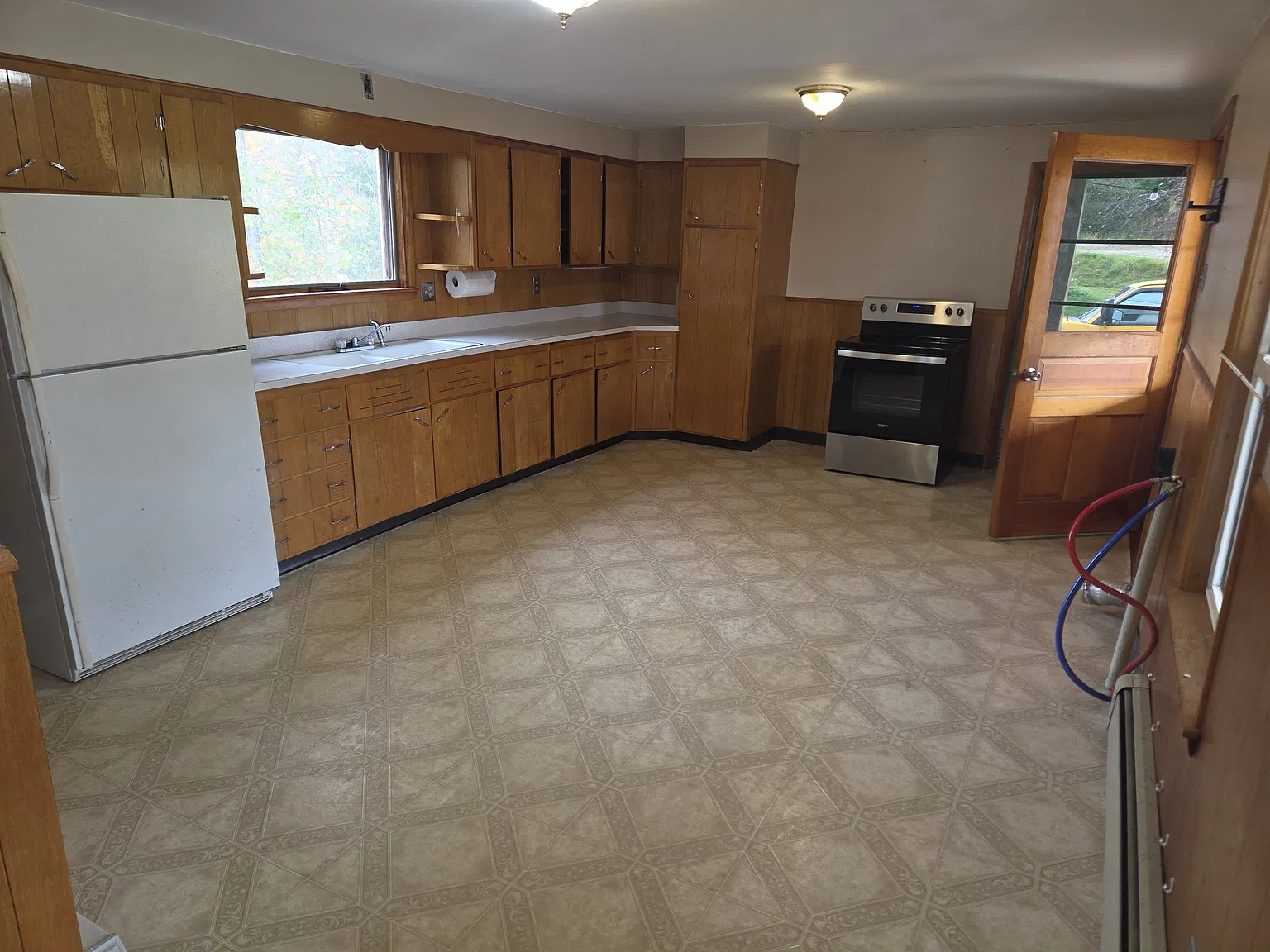 3 bed, 1614 sqft, $1,350 — Photo 2