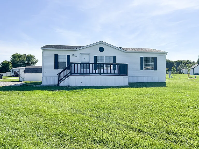 128 Kayla Dr — Photo 1