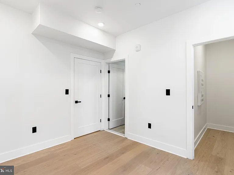 2504 41st St NW #6 — Photo 10