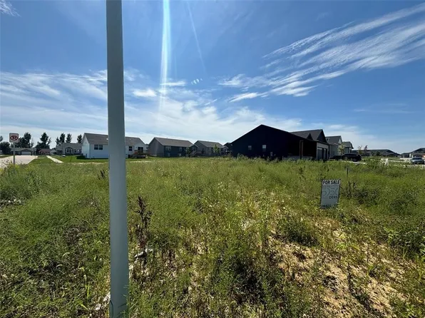 6279 Glenwood Dr, Marion, IA 52302