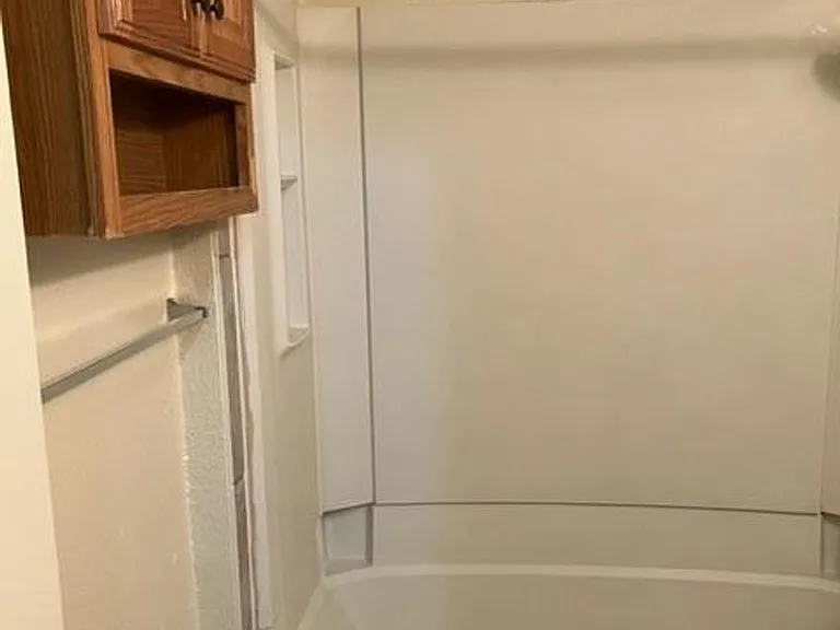 304 Algerita Dr — Photo 12