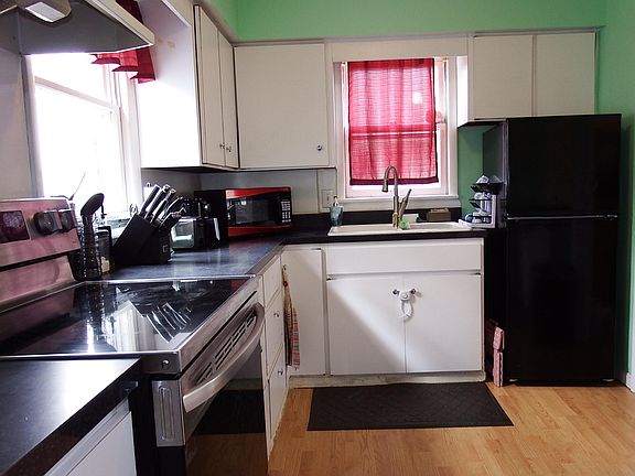 5th image of 415 Orleans Ave