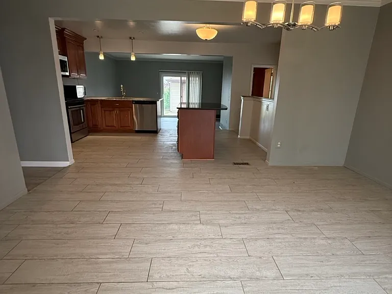 20380 Garden Ct — Photo 18
