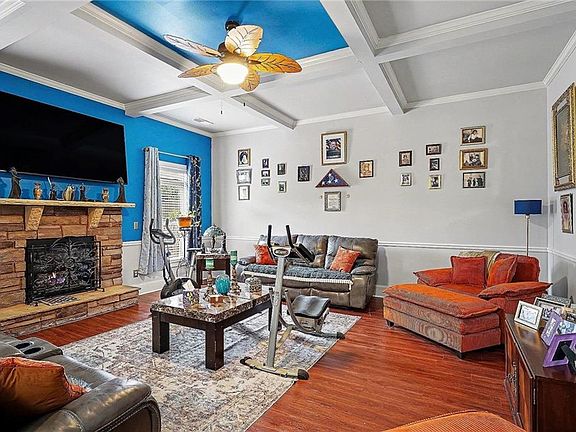 3rd image of 90 Waters Edge Ln