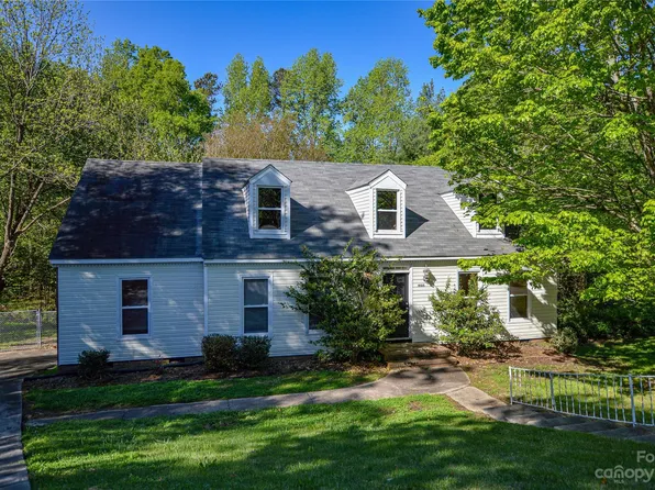 9135 Robert Frost Ln, Charlotte, NC 28213