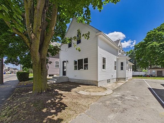 3rd image of 191 Bay St