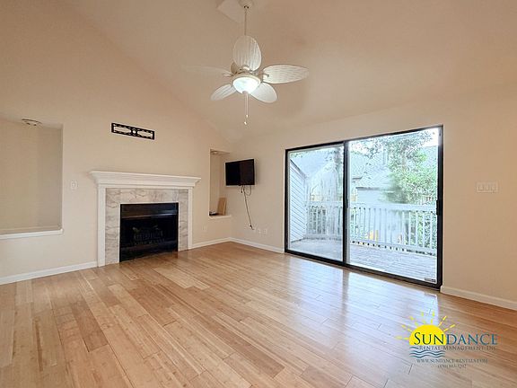 3rd image of 128 Elm Ave SE #2C