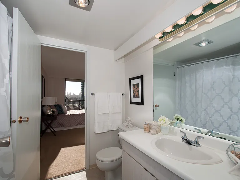 5051 Lougheed Hwy — Photo 14