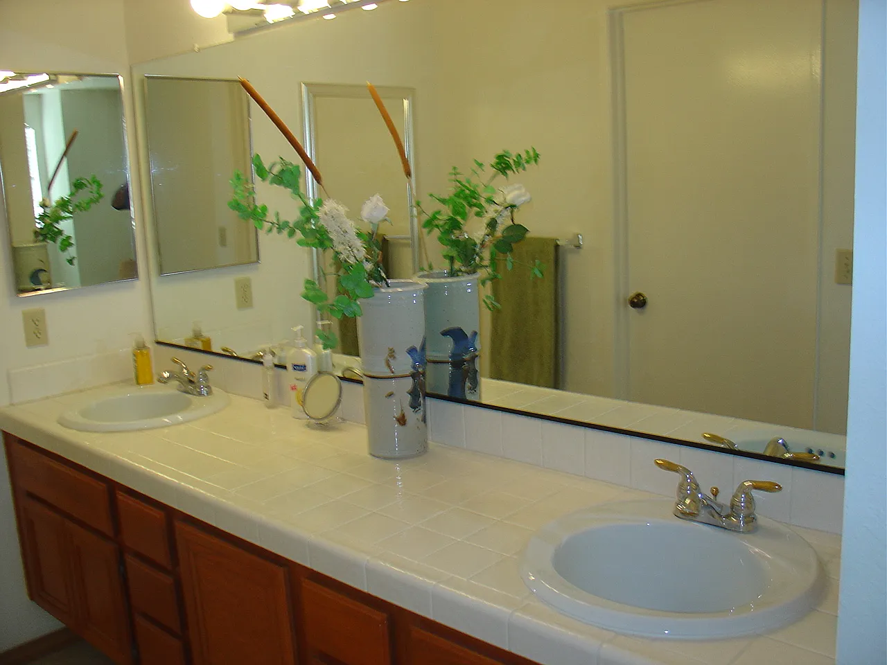 4 bed, 2.5 bath, 2250 sqft, $4,500 — Photo 3