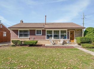 32031 Thorncrest St, Saint Clair Shores, MI 48082