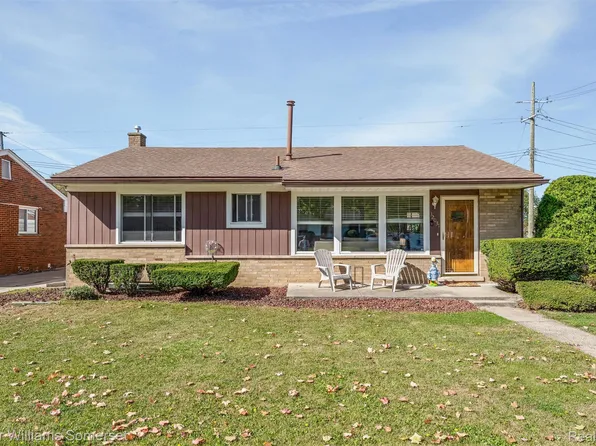 32031 Thorncrest St, Saint Clair Shores, MI 48082