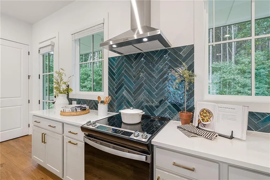 4 bed, 3.5 bath, 2025 sqft, $4,250 — Photo 4