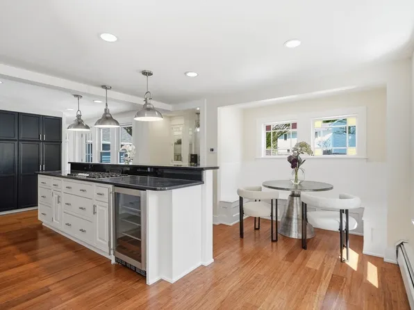 8 Pemberton Rd, Wayland, MA 01778