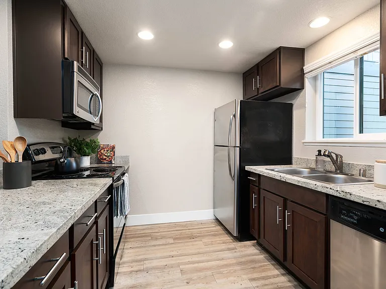 Larkspur Courts — Photo 42
