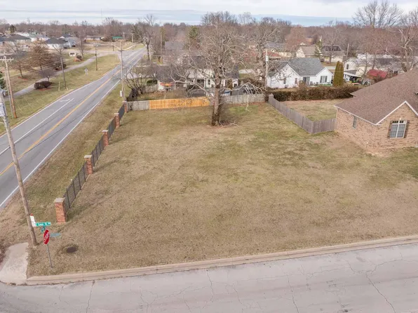 101 E Grace Street, Republic, MO 65738