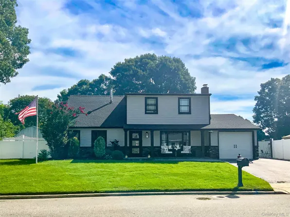 188 Glen Summer Road, Holbrook, NY 11741