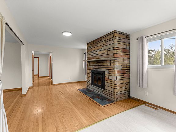 5th image of 20325 Westview Dr
