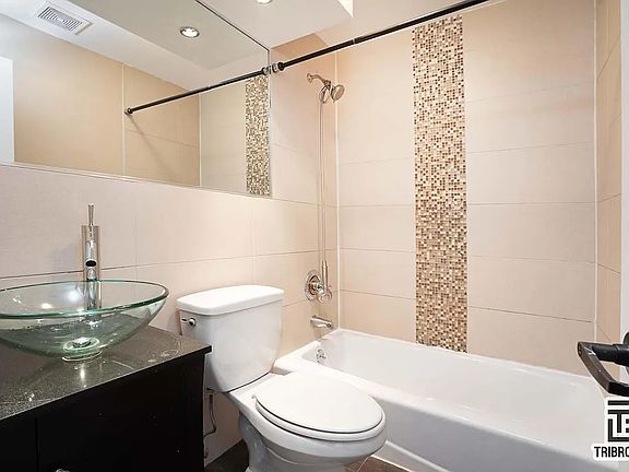 5th image of 359 Vernon Ave #6