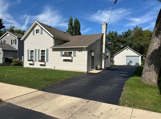 90 Polk St, Oswego, IL 60543