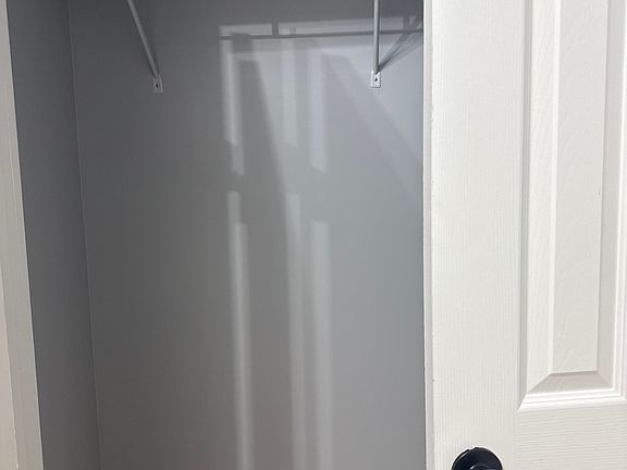 4th image of 39 Akron St