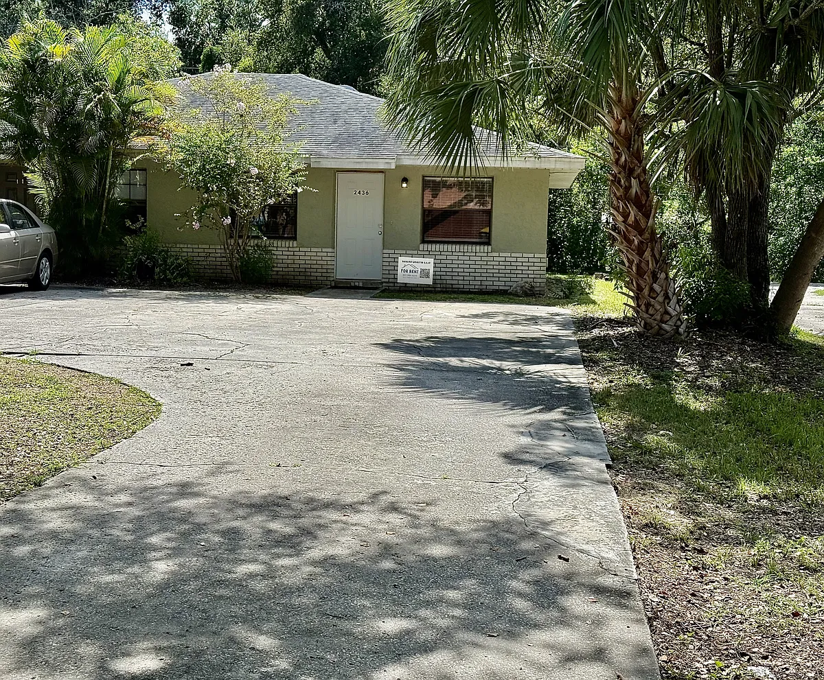 Photo 1 of 8 - 2436 Maple Ave #2436 - Sanford, FL Primary Photo - 2436 Maple Ave #2436