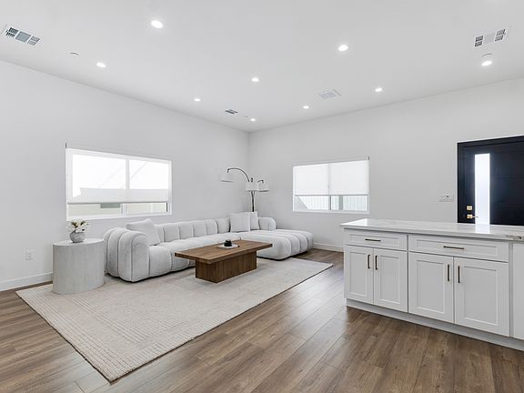 5th image of 6204 Beeman Ave #2