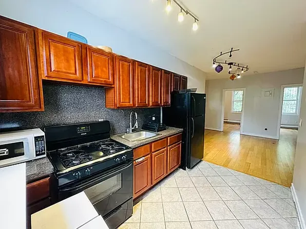 207 Sumpter Street image 3 of 13