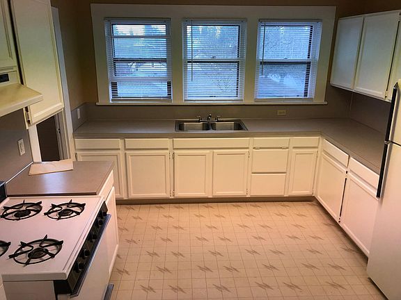 3rd image of 6-2805 H St #6