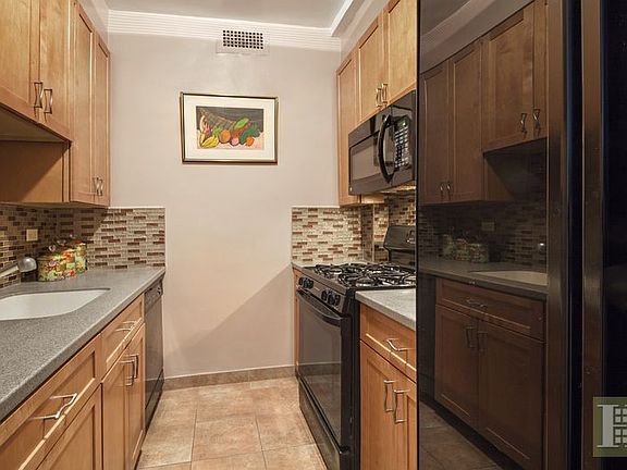 3rd image of 315 W 70th St APT 1H