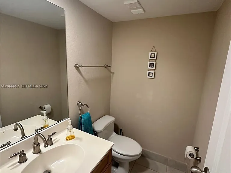 1830 Embassy Dr #118 — Photo 3