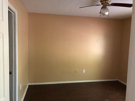 Master BDRM has own Full Bath And walk in closet Newer Hardwood floors