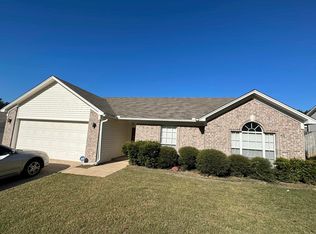 1901 Auburn Hills Dr, Benton, AR 72015