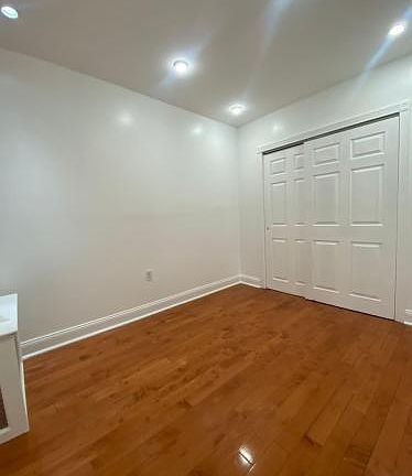 5th image of 1362 Waring Ave