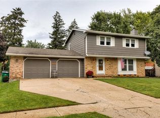 8785 Summit Dr, Clive, IA 50325
