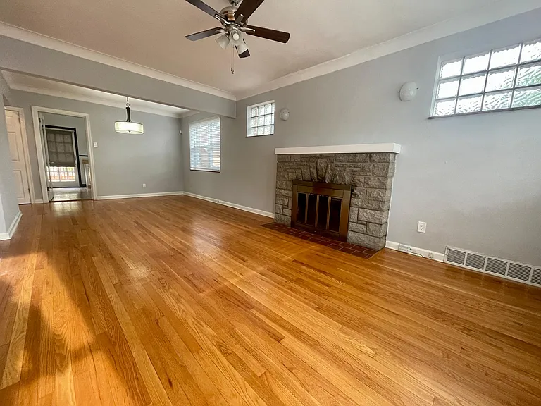 1131 Kraft St — Photo 4