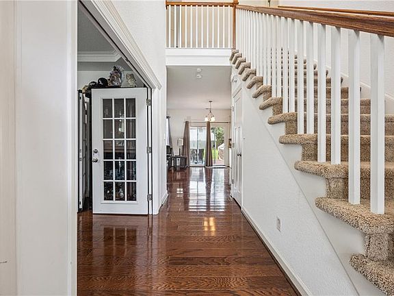 5th image of 207 Mayberry Ct