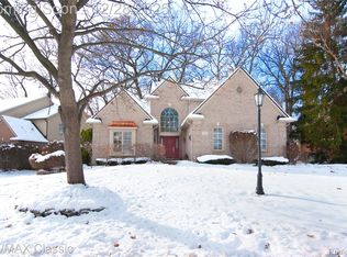 3628 Warwick Dr, Rochester Hills, MI 48309