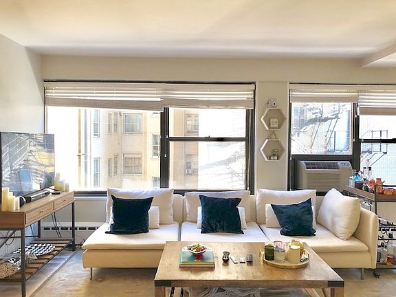 4th image of 3420 N Lake Shore Dr APT 6J