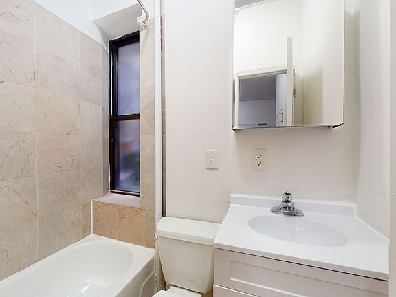 4th image of 176 Thompson St APT 4B