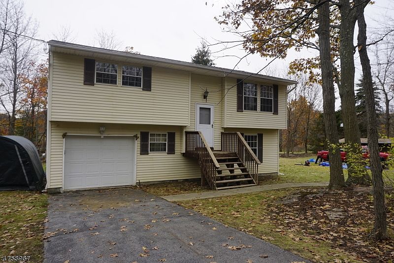 1st image of 166 Barry Dr N